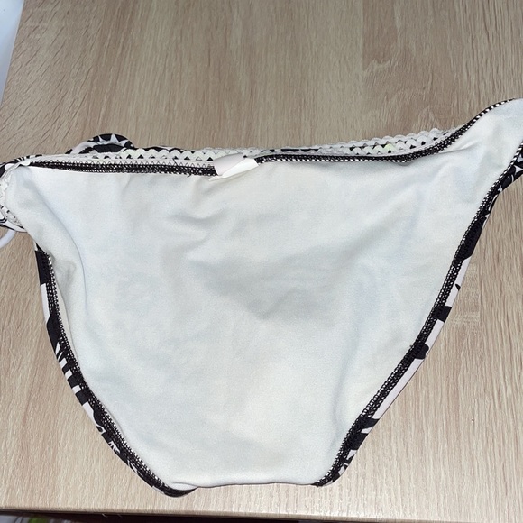 Small Bikini Set + 1 - Picture 8 of 11